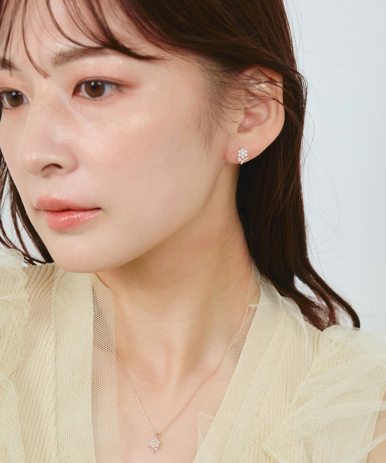 パールフルールチタンポストピアス