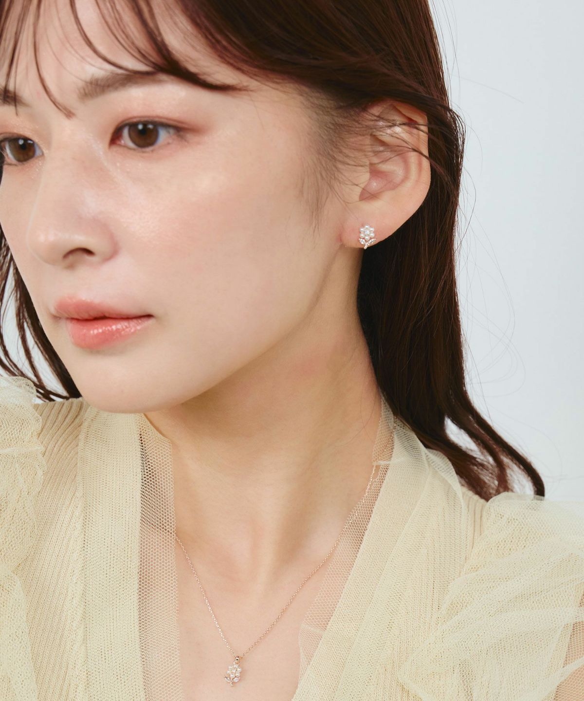 パールフルールチタンポストピアス