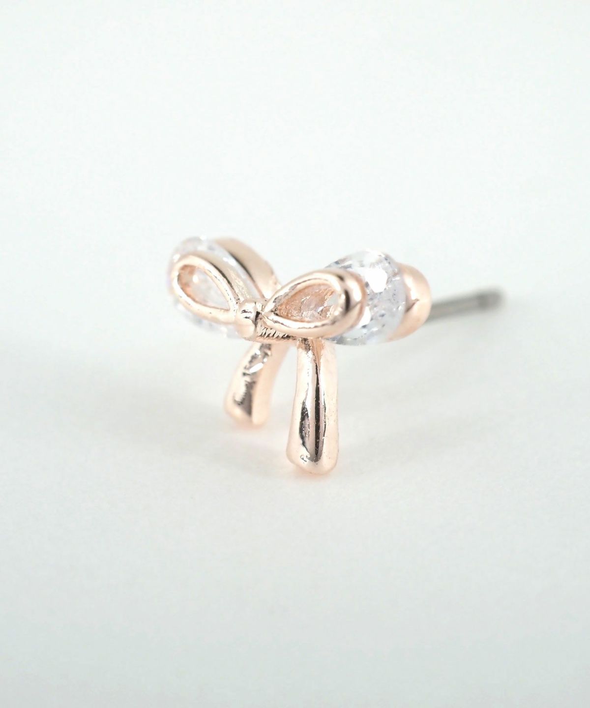 キュービックメタリックリボンチタンポストピアス