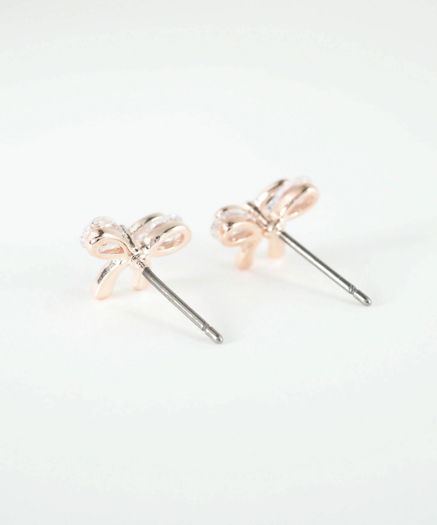 キュービックメタリックリボンチタンポストピアス