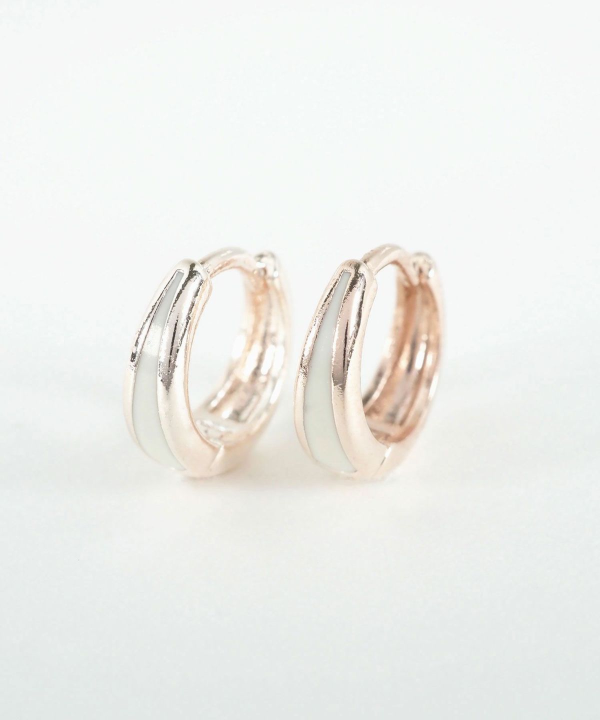 ホワイトラインワンタッチピアス