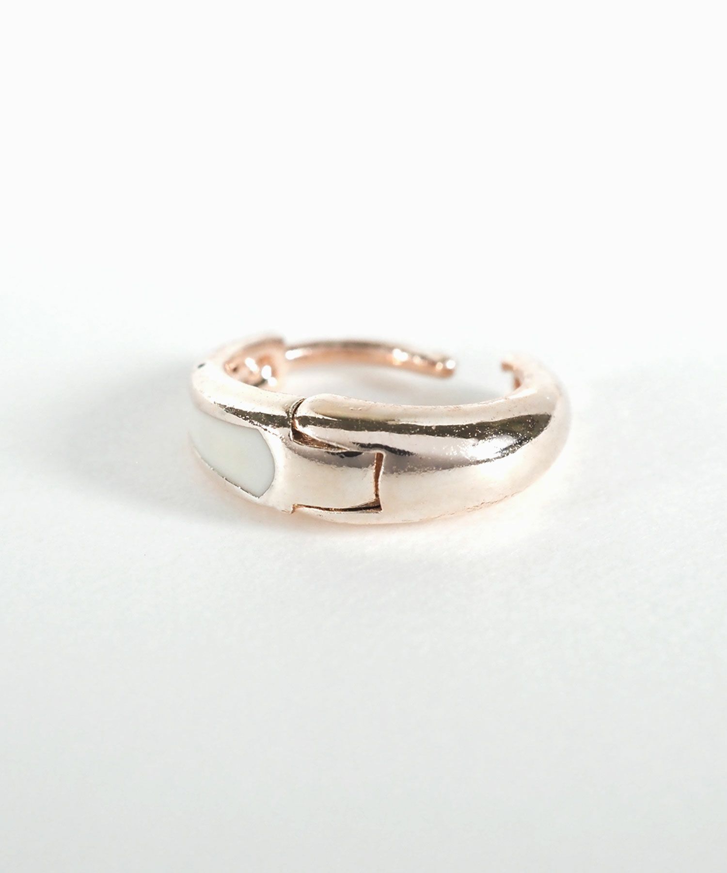 ホワイトラインワンタッチピアス