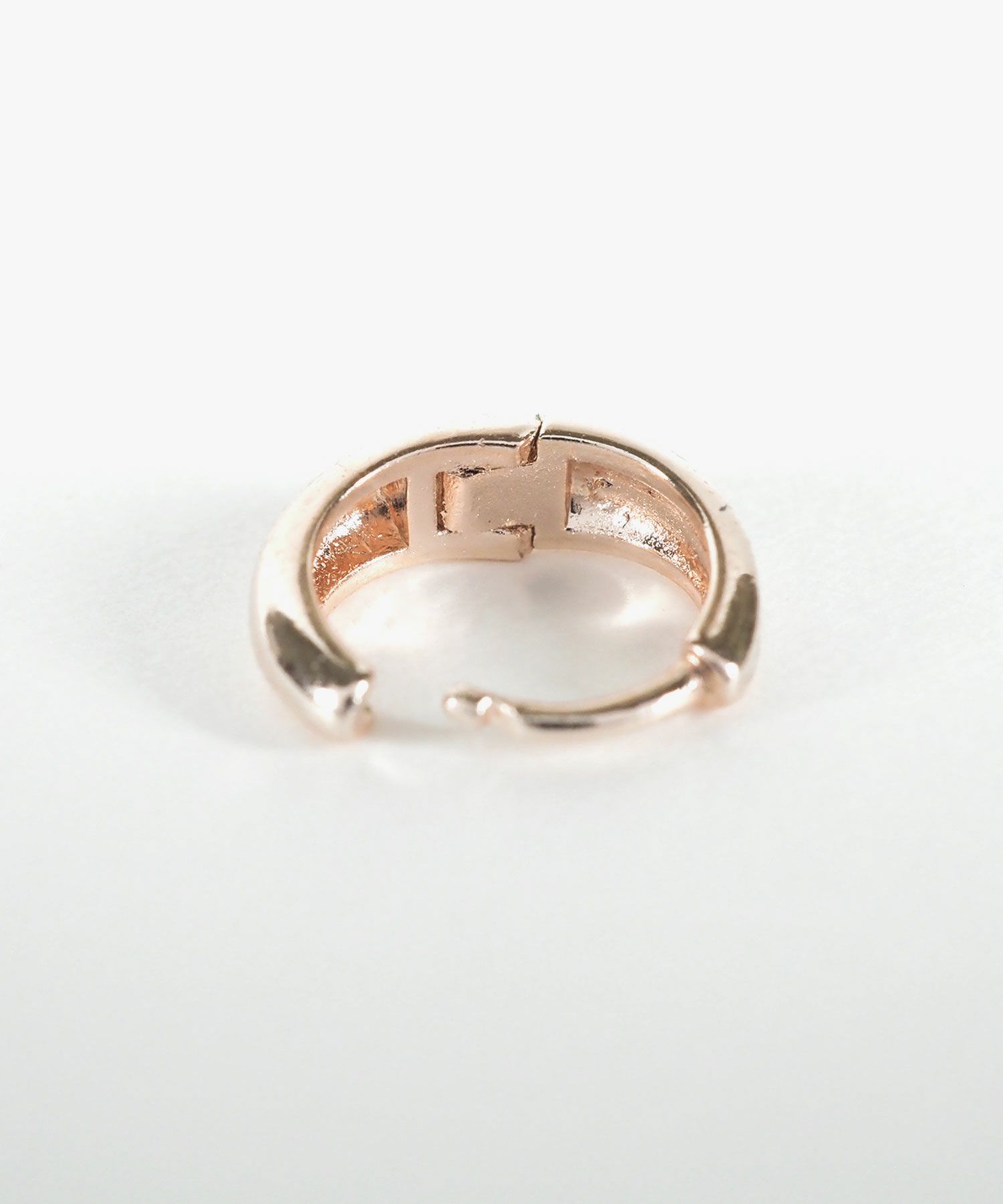 ホワイトラインワンタッチピアス