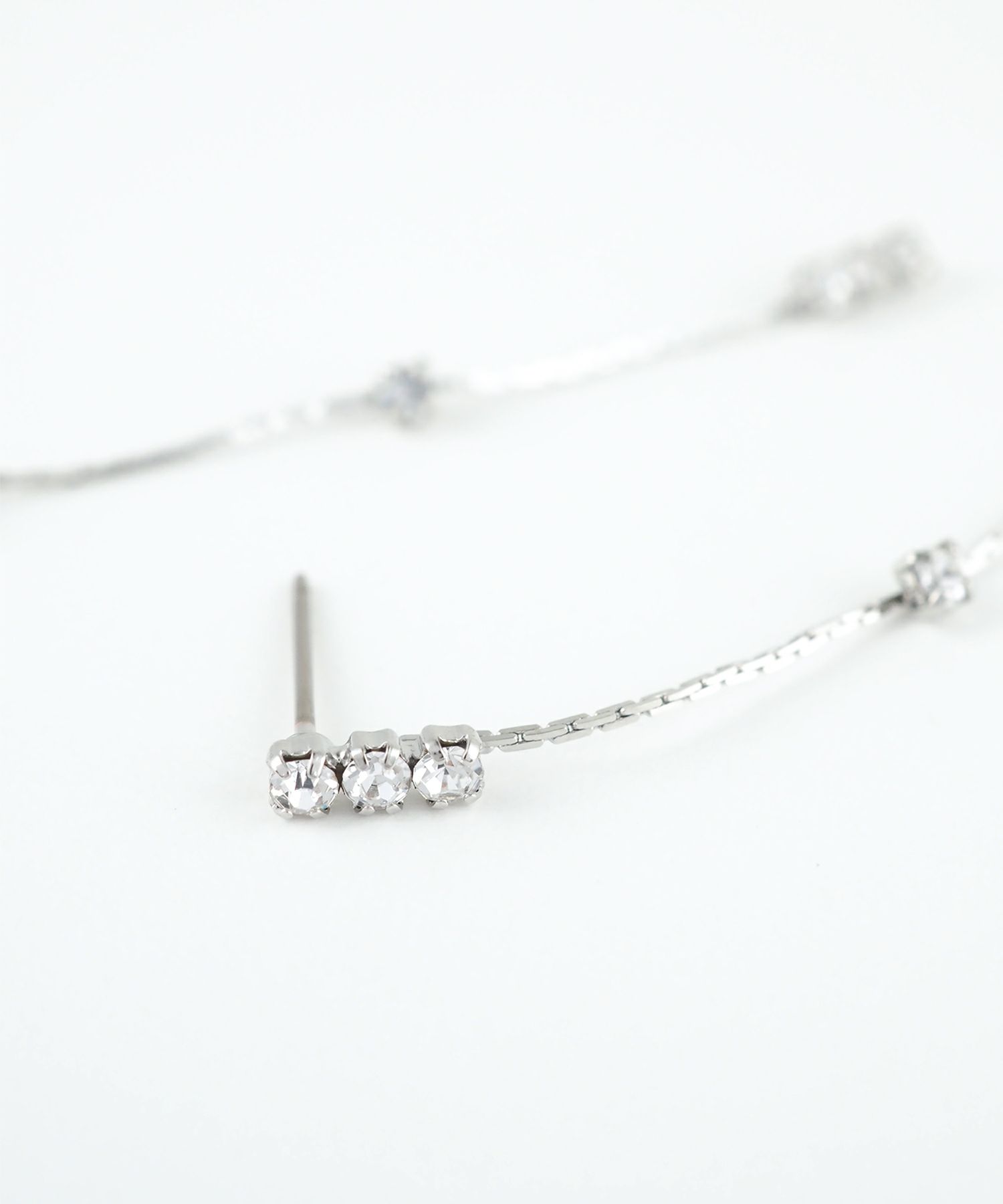 トリプルストーンラインピュアチタンポストピアス【ISS】