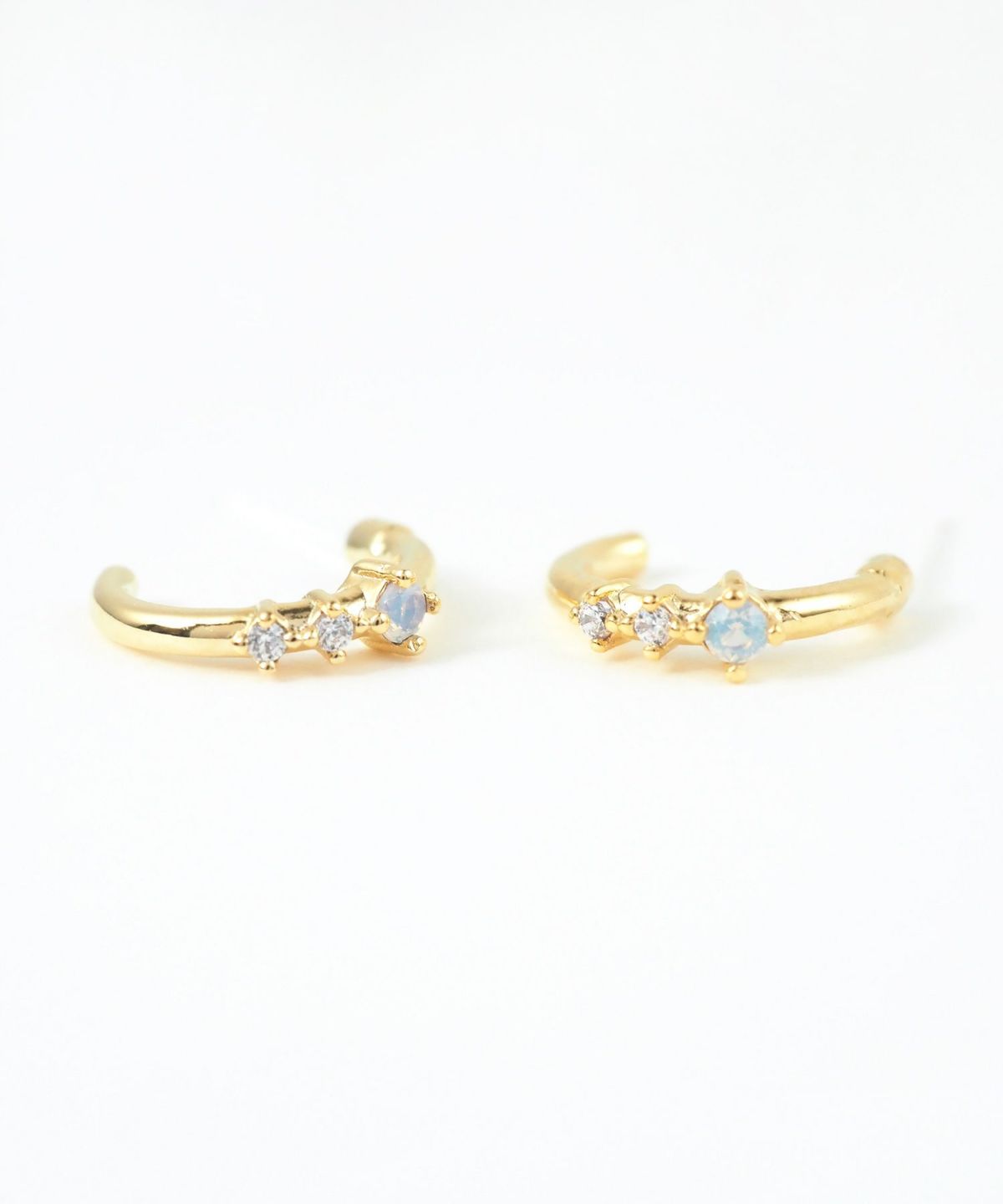 ホワイトストーンフープセラミックポストピアス