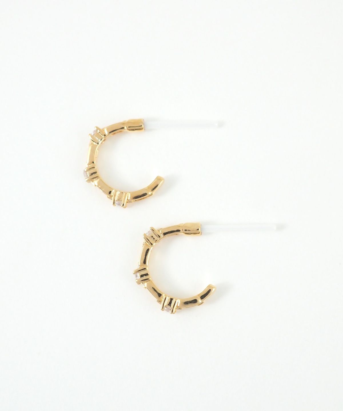 トリプルストーンフープセラミックポストピアス