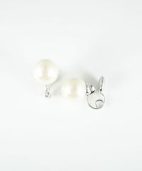 樹脂パールグランループフィットイヤリング