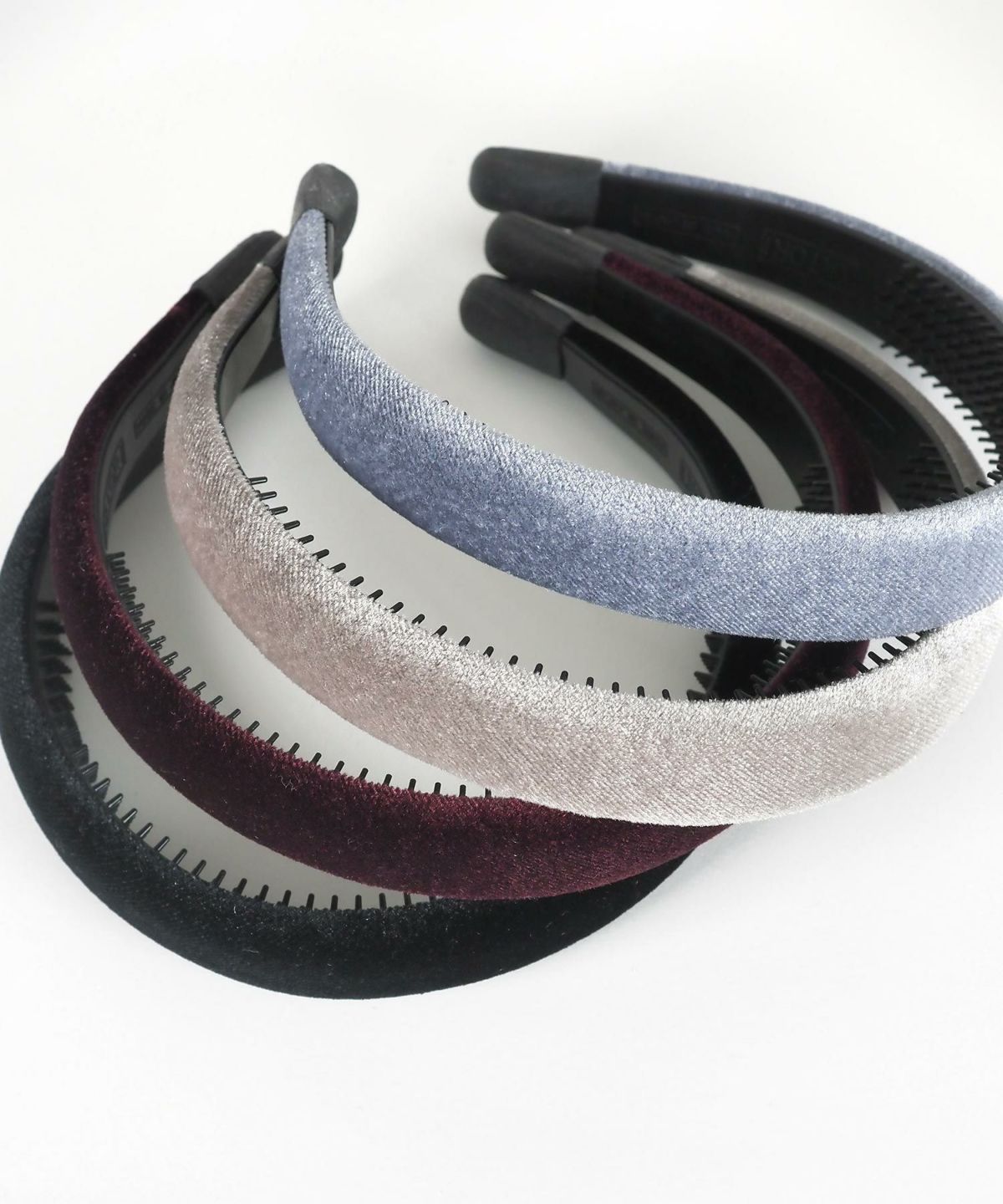 痛くならないベロアカチューシャ