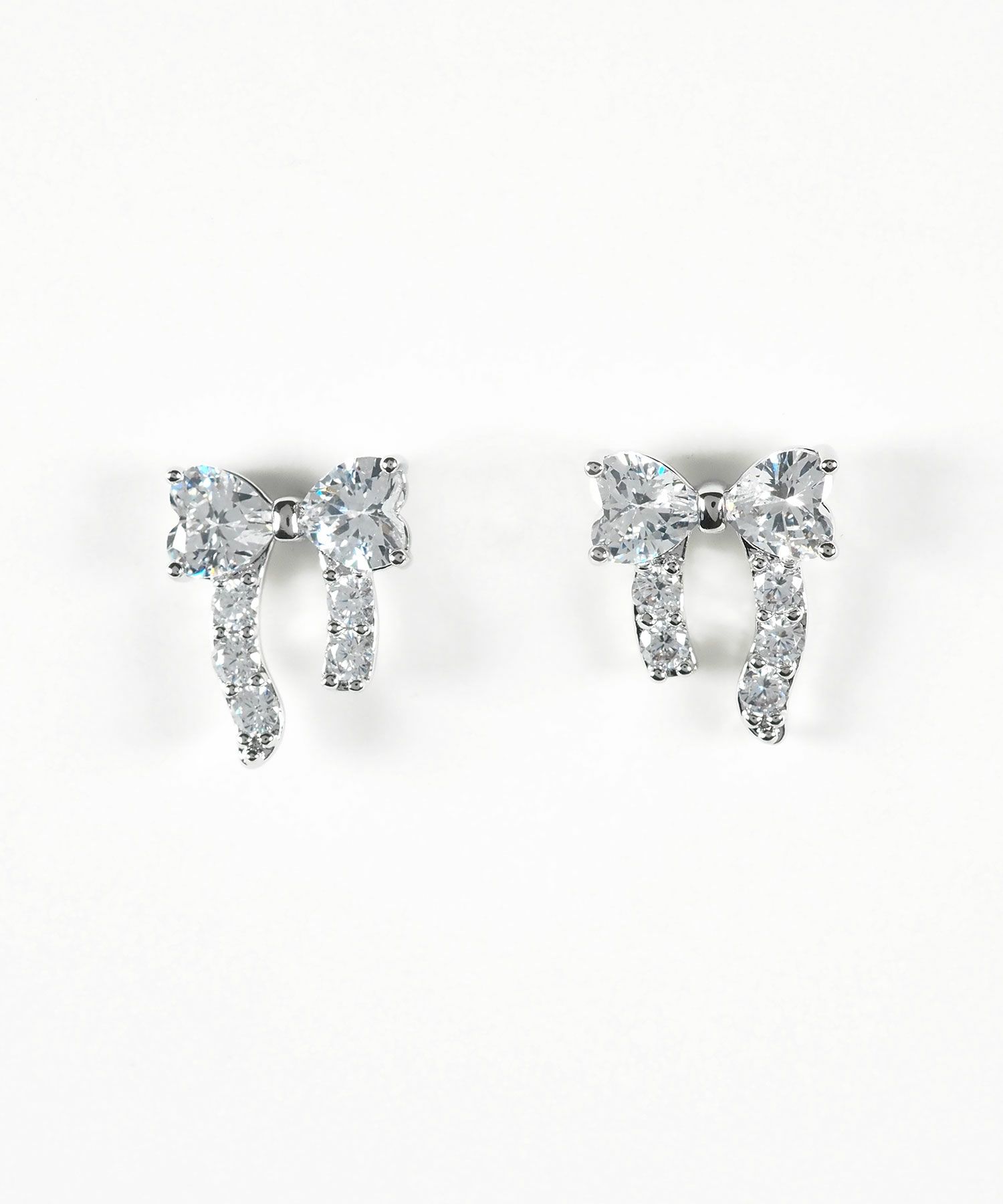 キュービックアシメリボンチタンポストピアス【Dahlia】