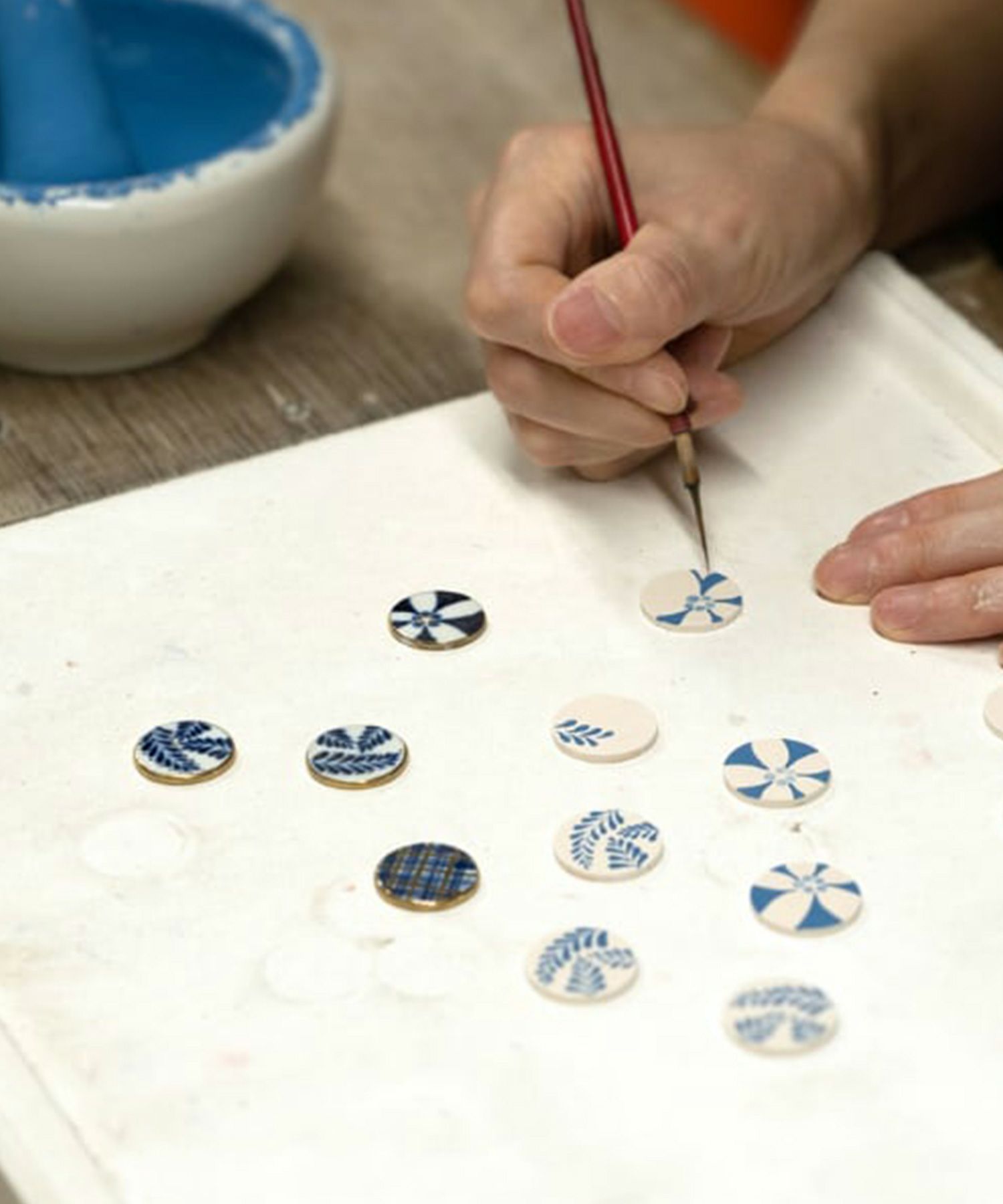 美濃焼タイル手描きの丸いタイルイヤリング