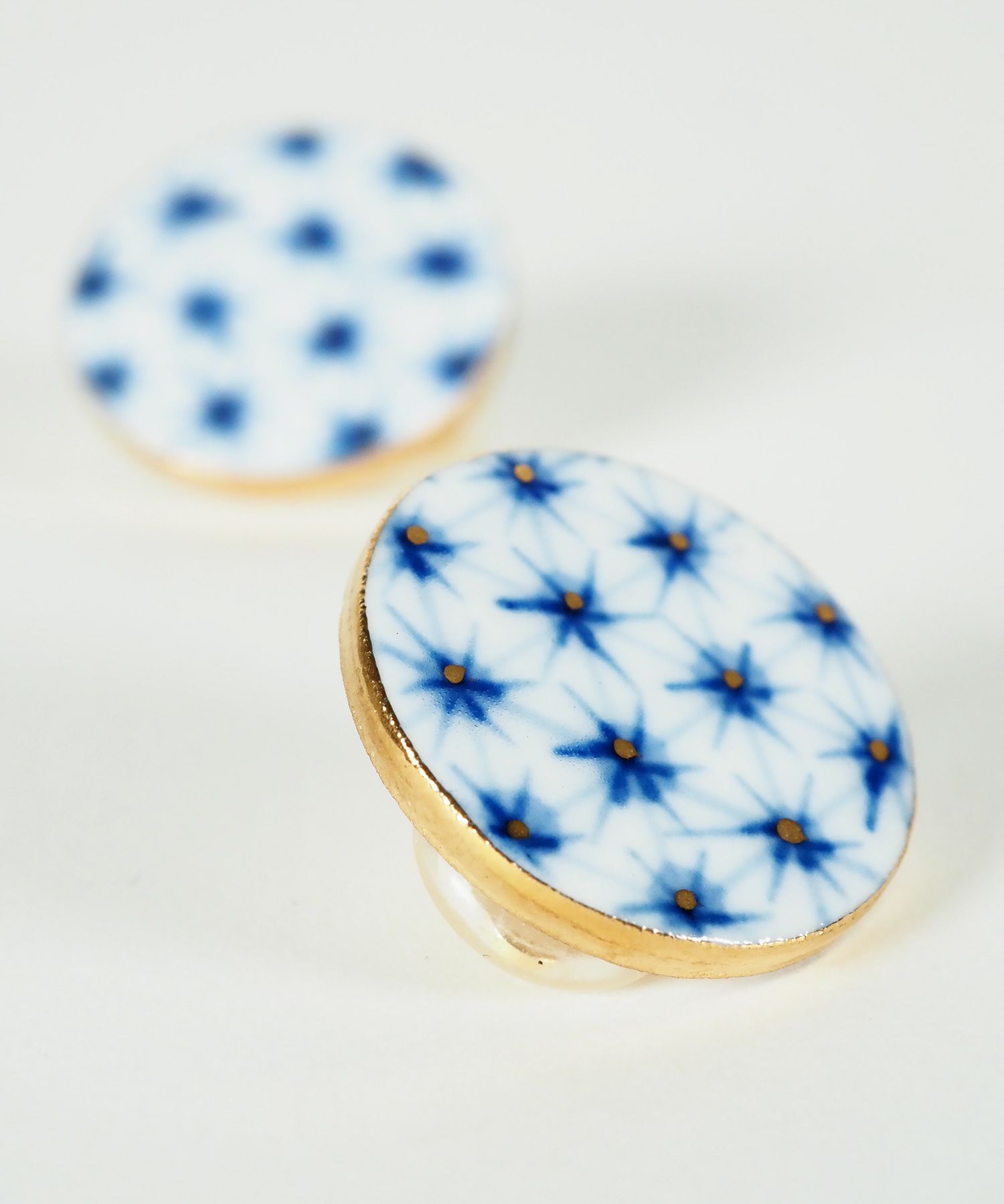 美濃焼タイル手描きの丸いタイルイヤリング