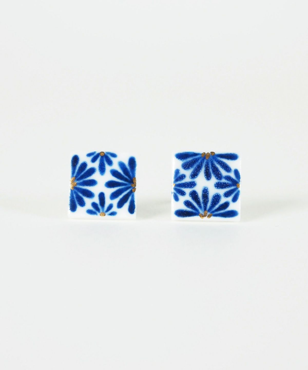 美濃焼タイル手描きの小さなタイルピアス