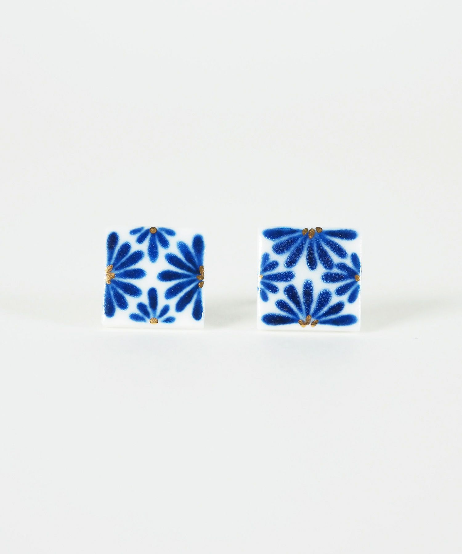 美濃焼タイル手描きの小さなタイルピアス