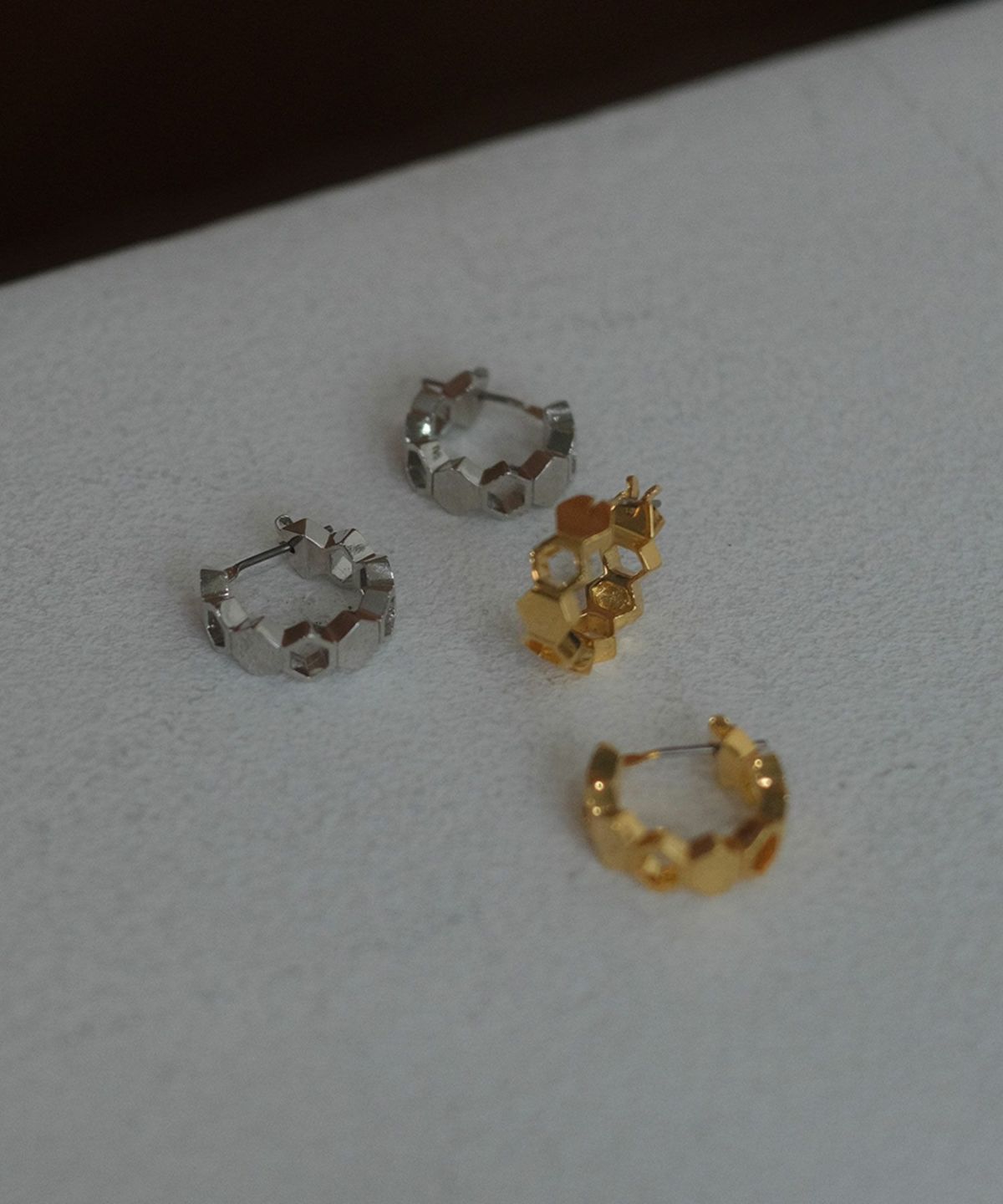 ヘキサゴンフープピアス