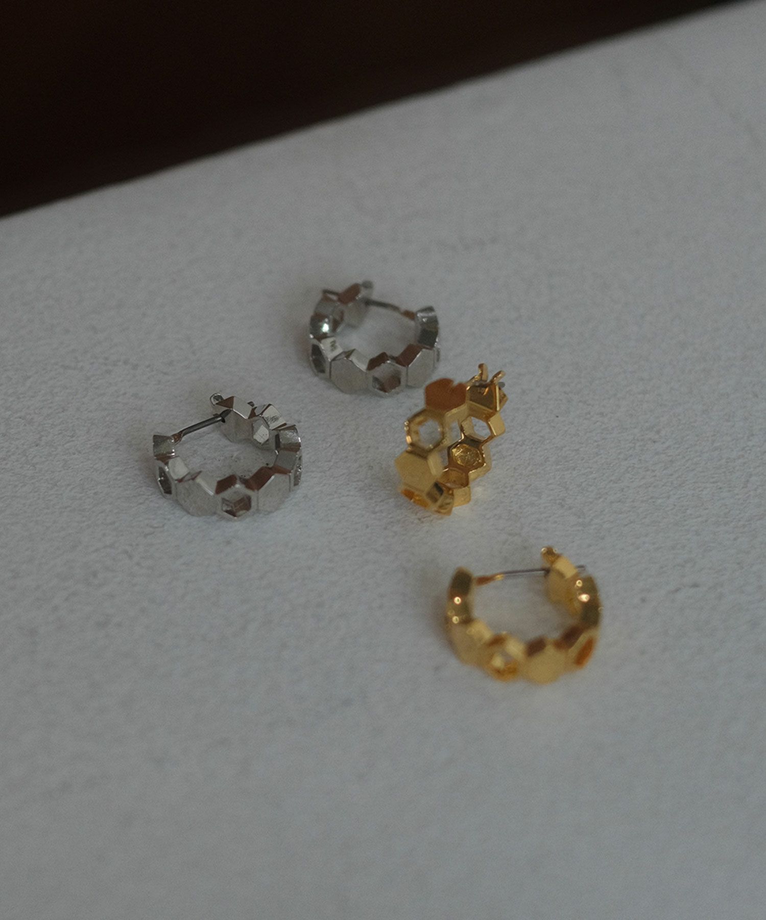 ヘキサゴンフープピアス