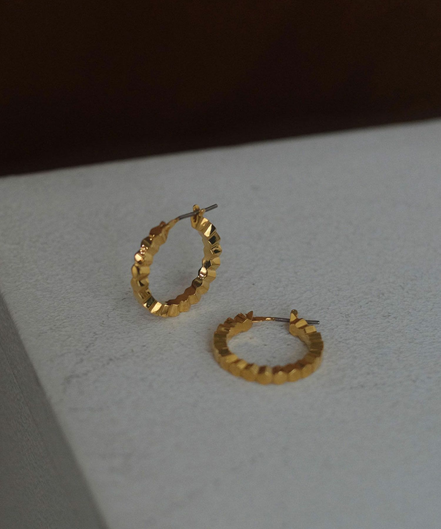 ヘキサゴンスリムフープピアス