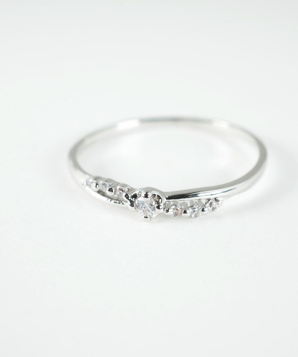 センターストーンクロスリング