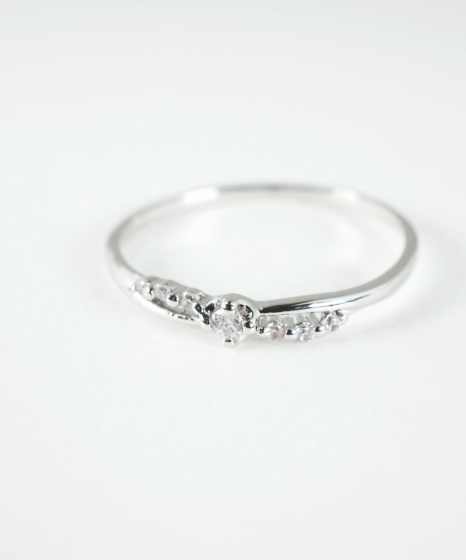 センターストーンクロスリング