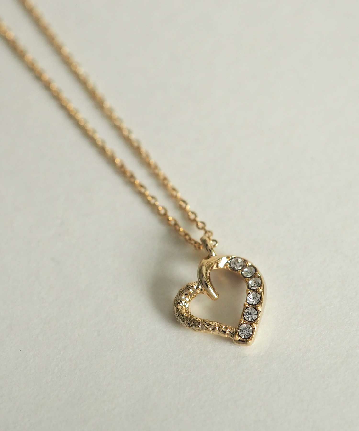 スランティングハートプチペンダント【MUK petite charme】