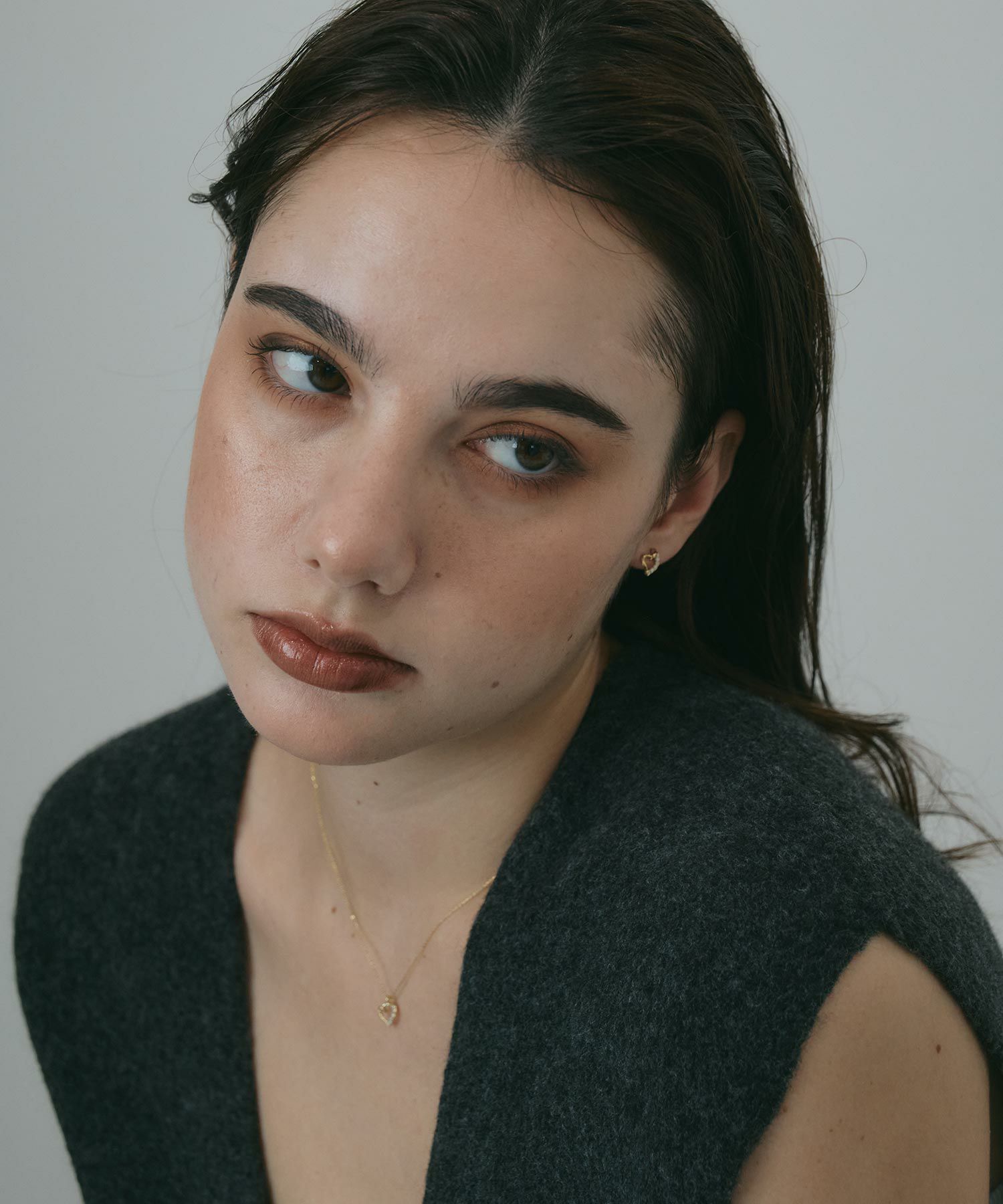 スランティングハートチタンポストピアス【MUK petite charme】