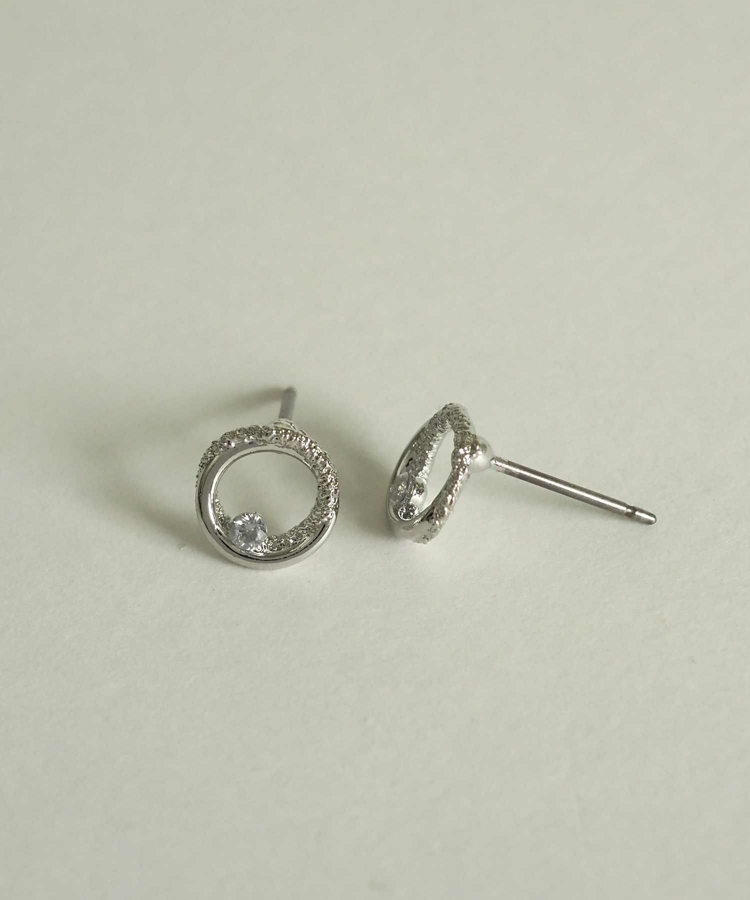 サークルストーンチタンポストピアス【MUK petite charme】