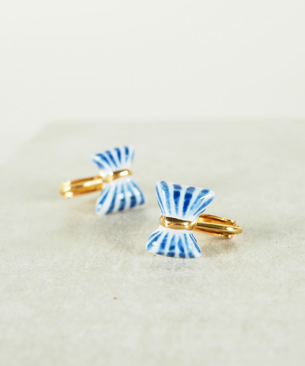 美濃焼タイルリボンイヤリング