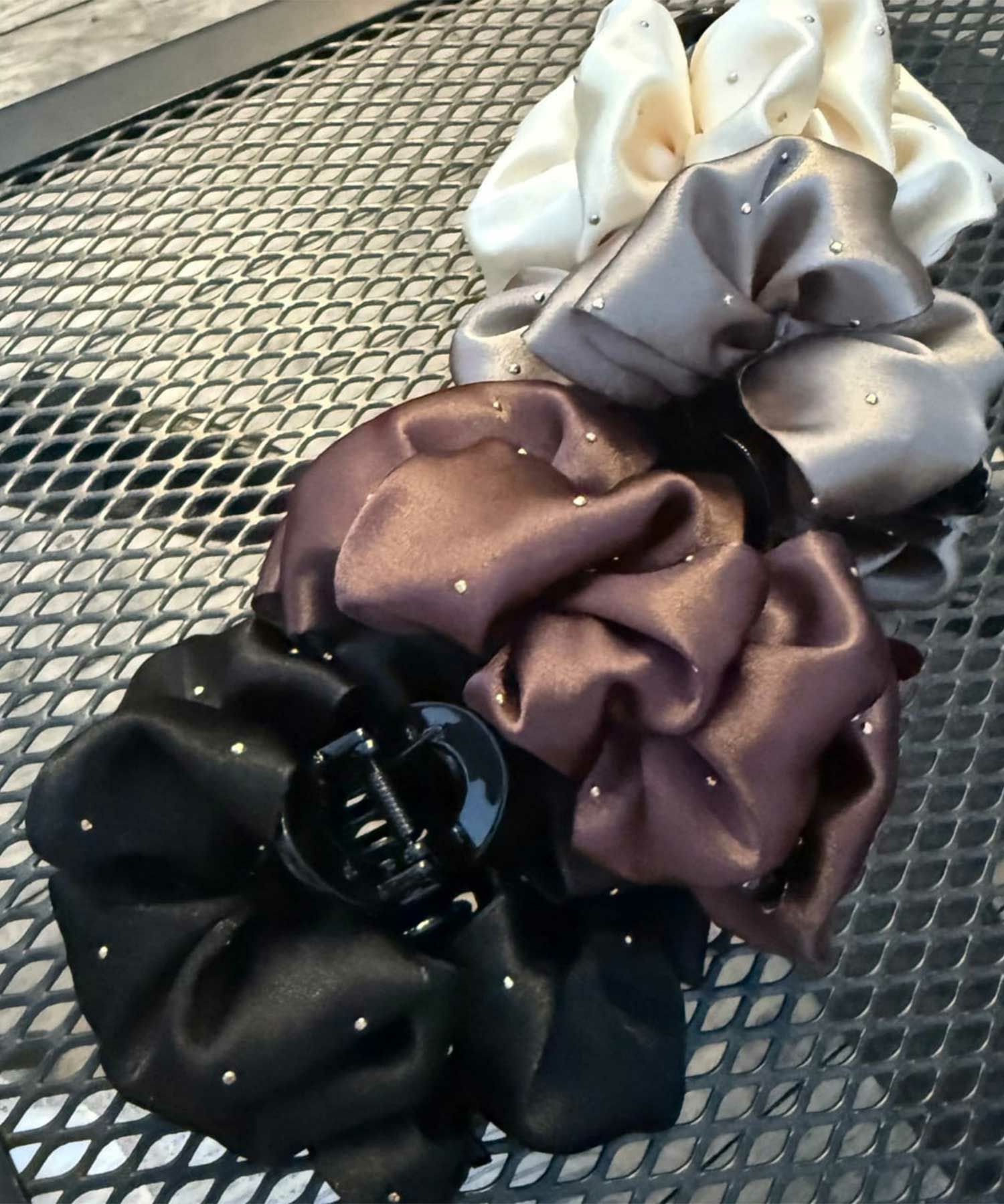 サテンタイニードットバンスクリップ