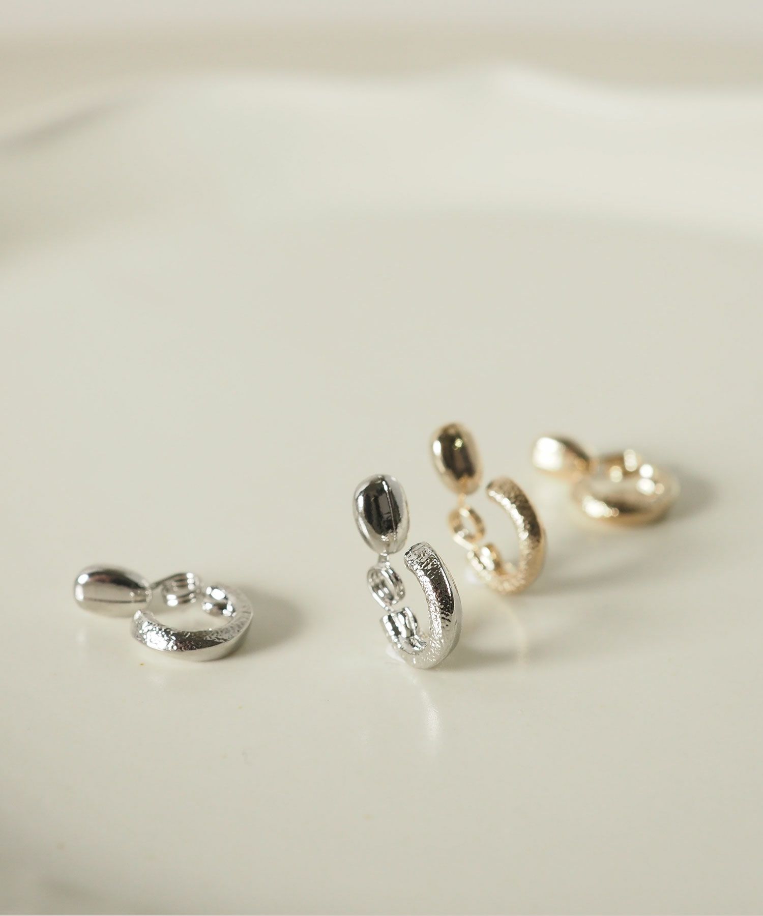 【web限定】ダブルテクスチャタイニーループフィットイヤリング