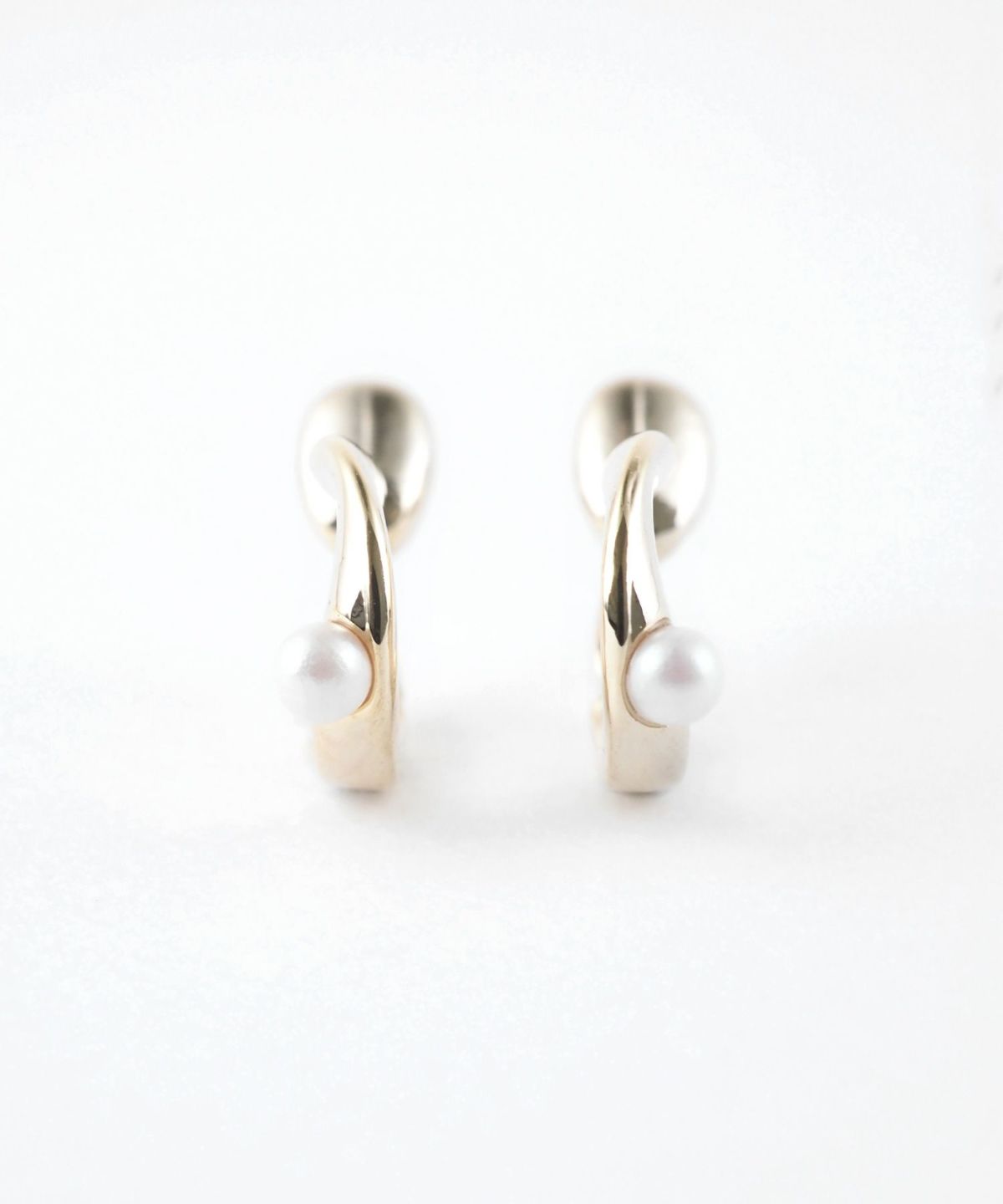 【web限定】ポイントパールタイニーループフィットイヤリング