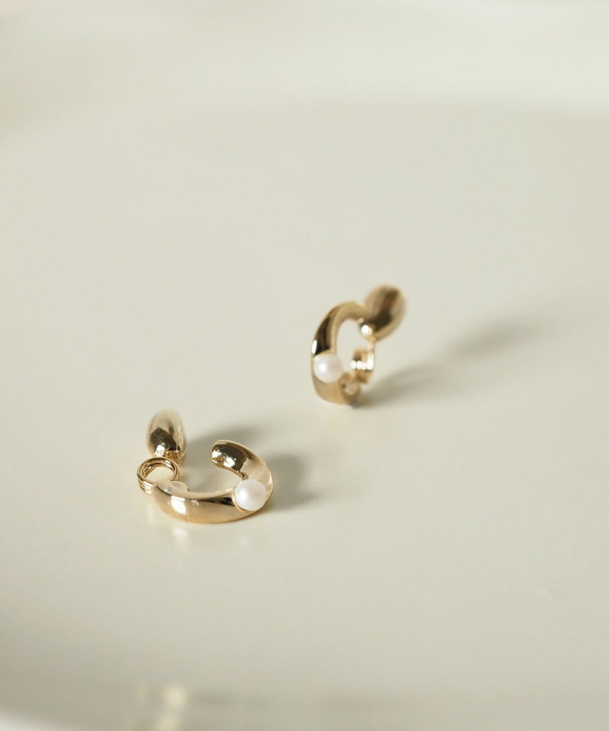 【web限定】ポイントパールタイニーループフィットイヤリング