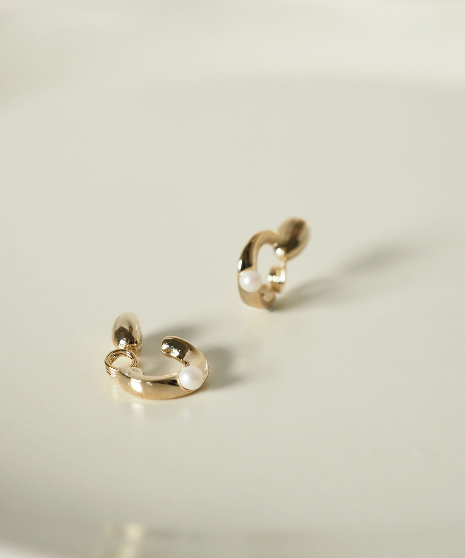 【web限定】ポイントパールタイニーループフィットイヤリング