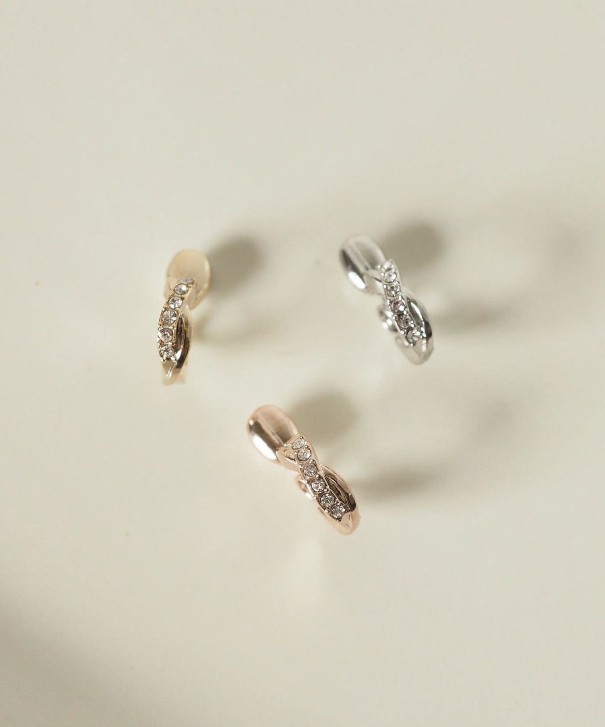 【web限定】ルミクロスパヴェフープタイニーループフィットイヤリング【Lumirise】