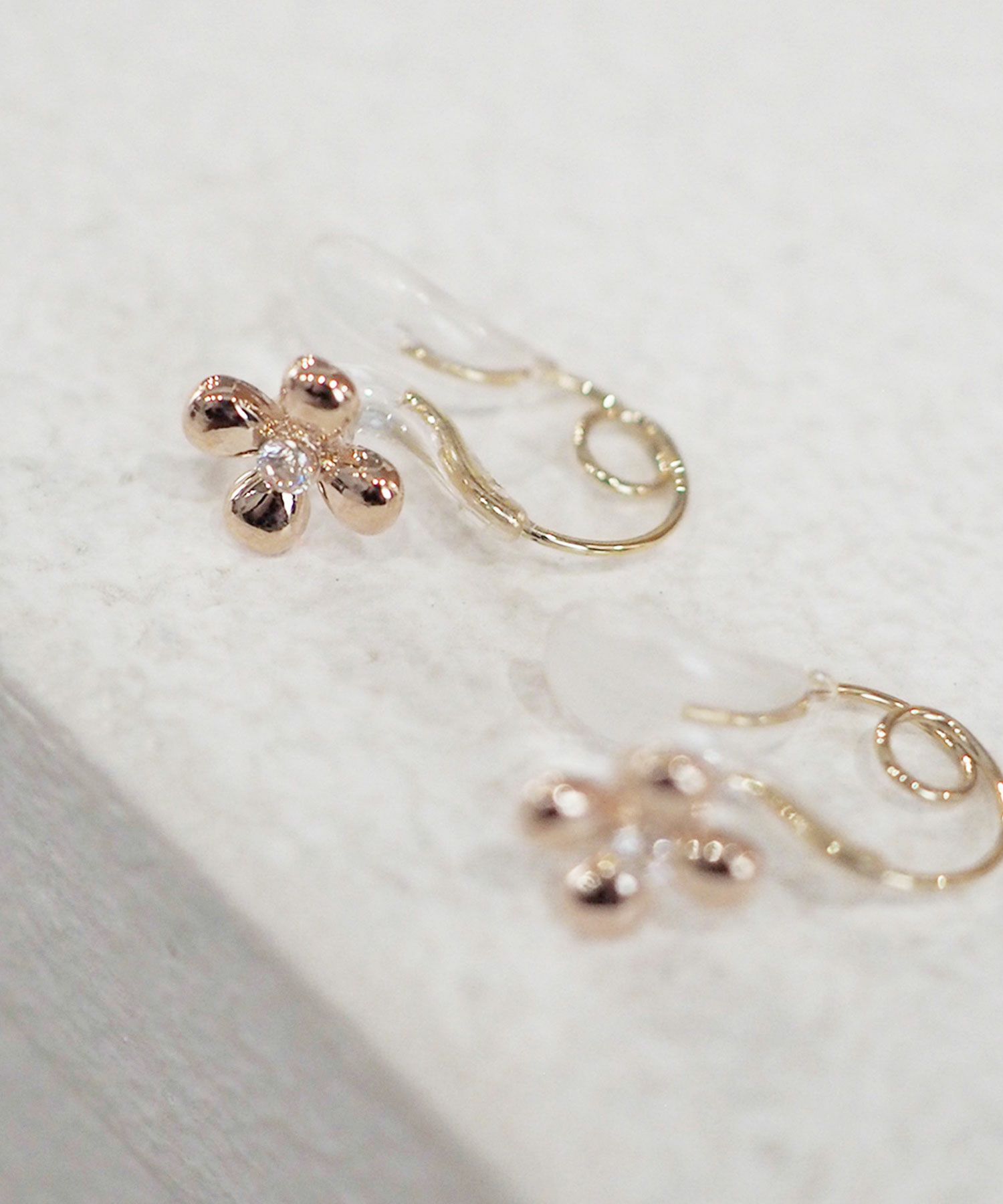 【web限定】メタルフラワークリスタルループフィットイヤリング