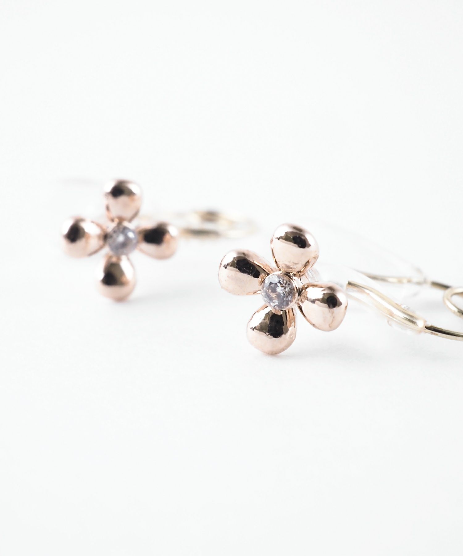 【web限定】ルミフラワークリスタルループフィットイヤリング【Lumirise】