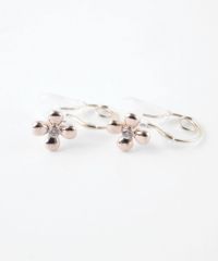 【web限定】ルミフラワークリスタルループフィットイヤリング【Lumirise】