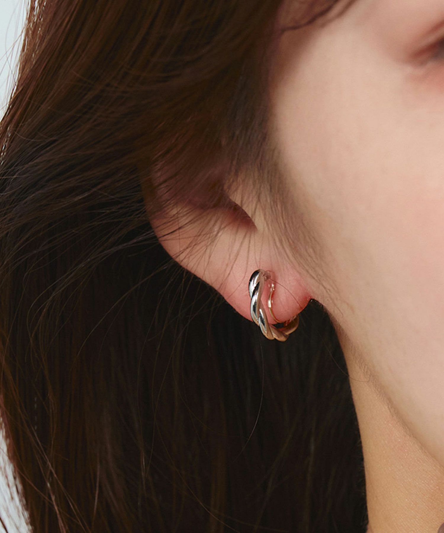 【web限定】ツイストラインクリスタルループフィットイヤリング