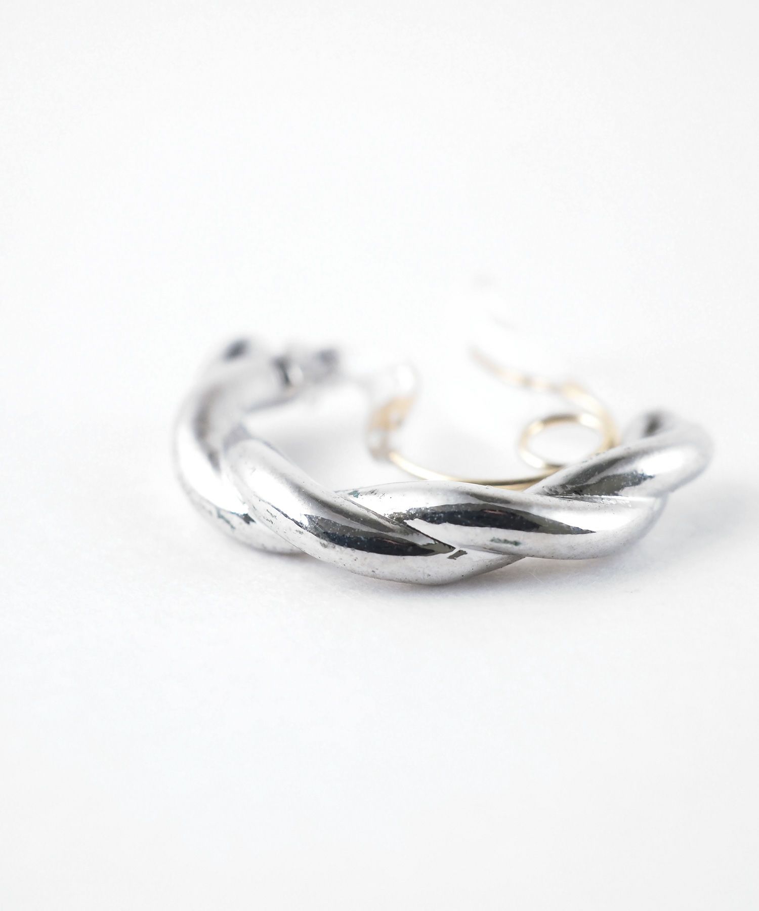 【web限定】ツイストラインクリスタルループフィットイヤリング