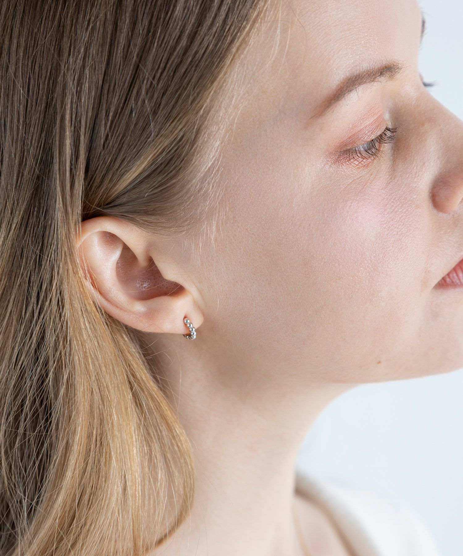 【web限定】ルミボールラインフープセラミックポストスムースピアス【Lumirise】