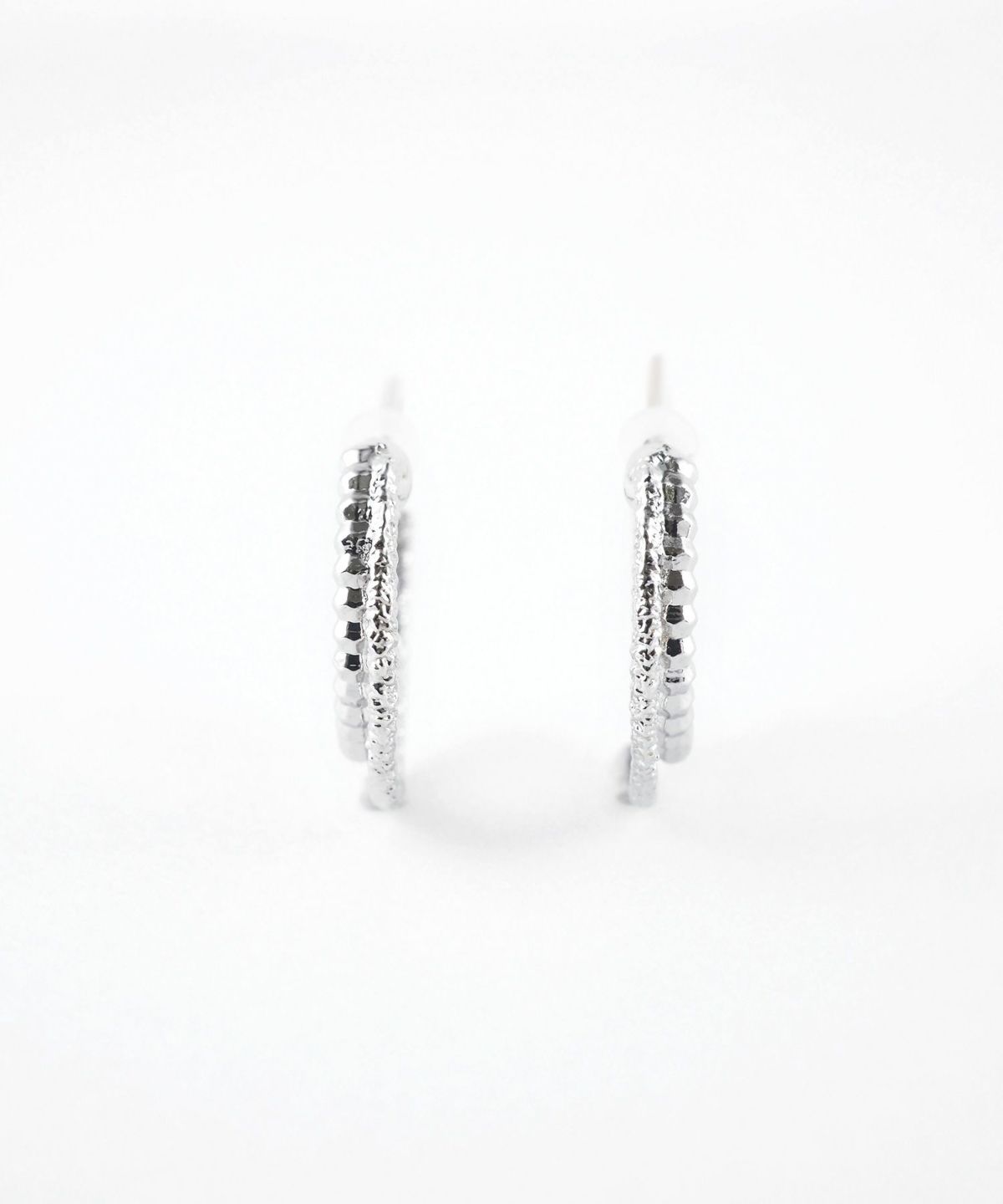 【web限定】ダブルテクスチャライン樹脂コーティングポストピアス