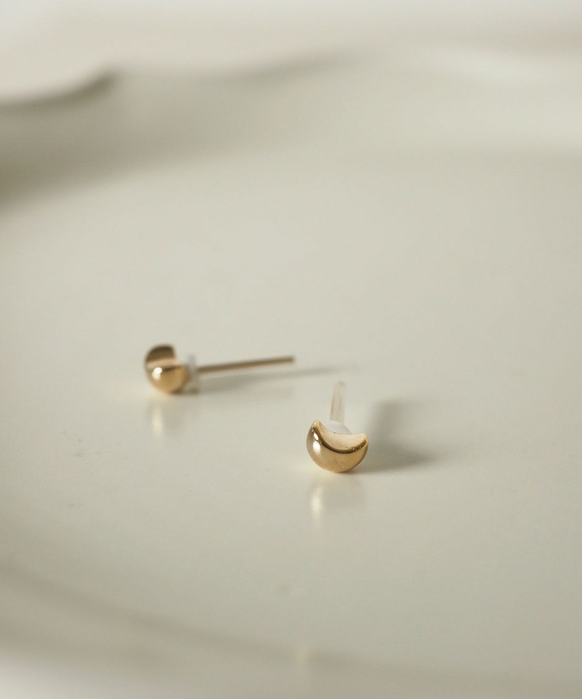 【web限定】カーブボール樹脂コーティングポストピアス