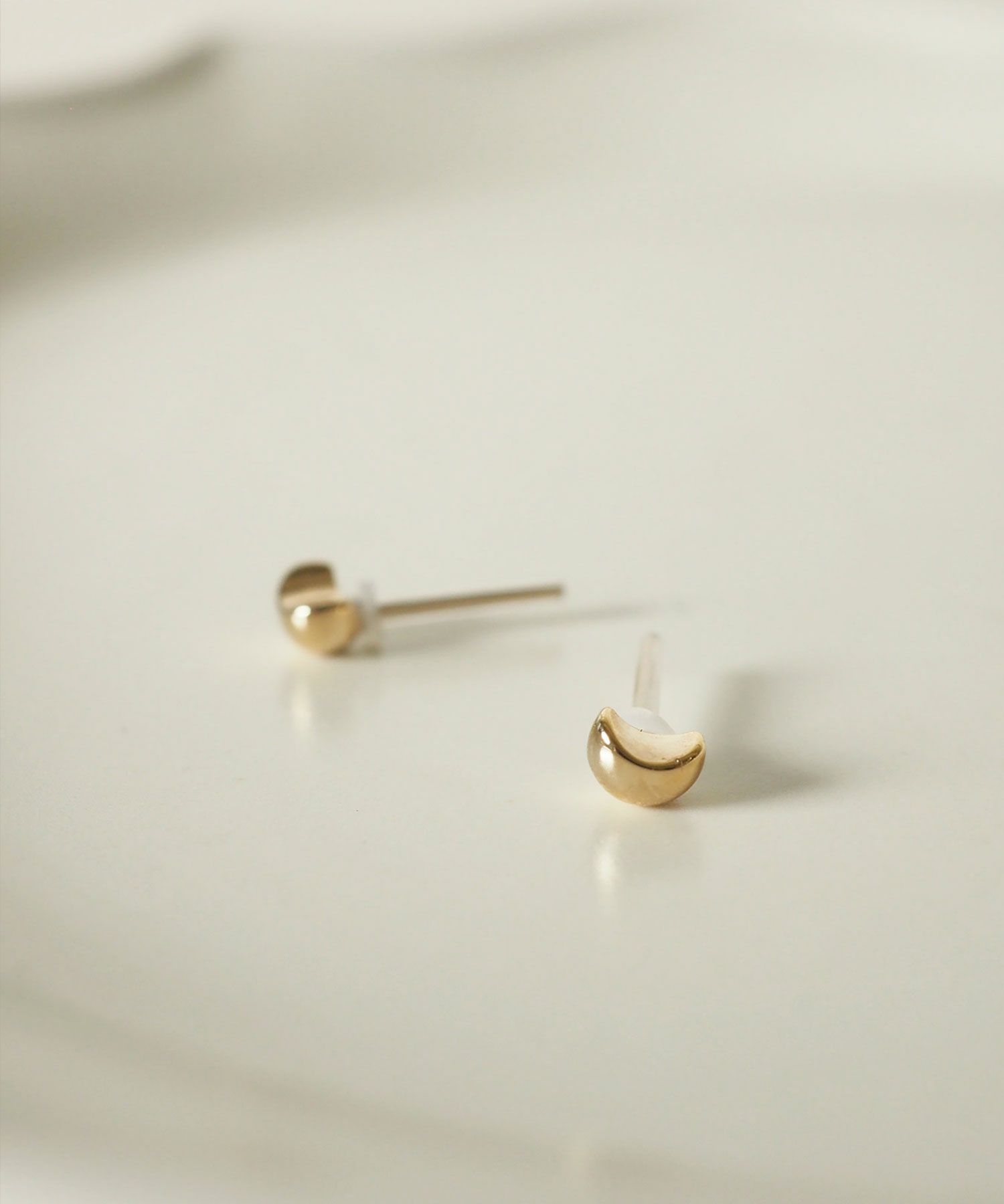 【web限定】カーブボール樹脂コーティングポストピアス