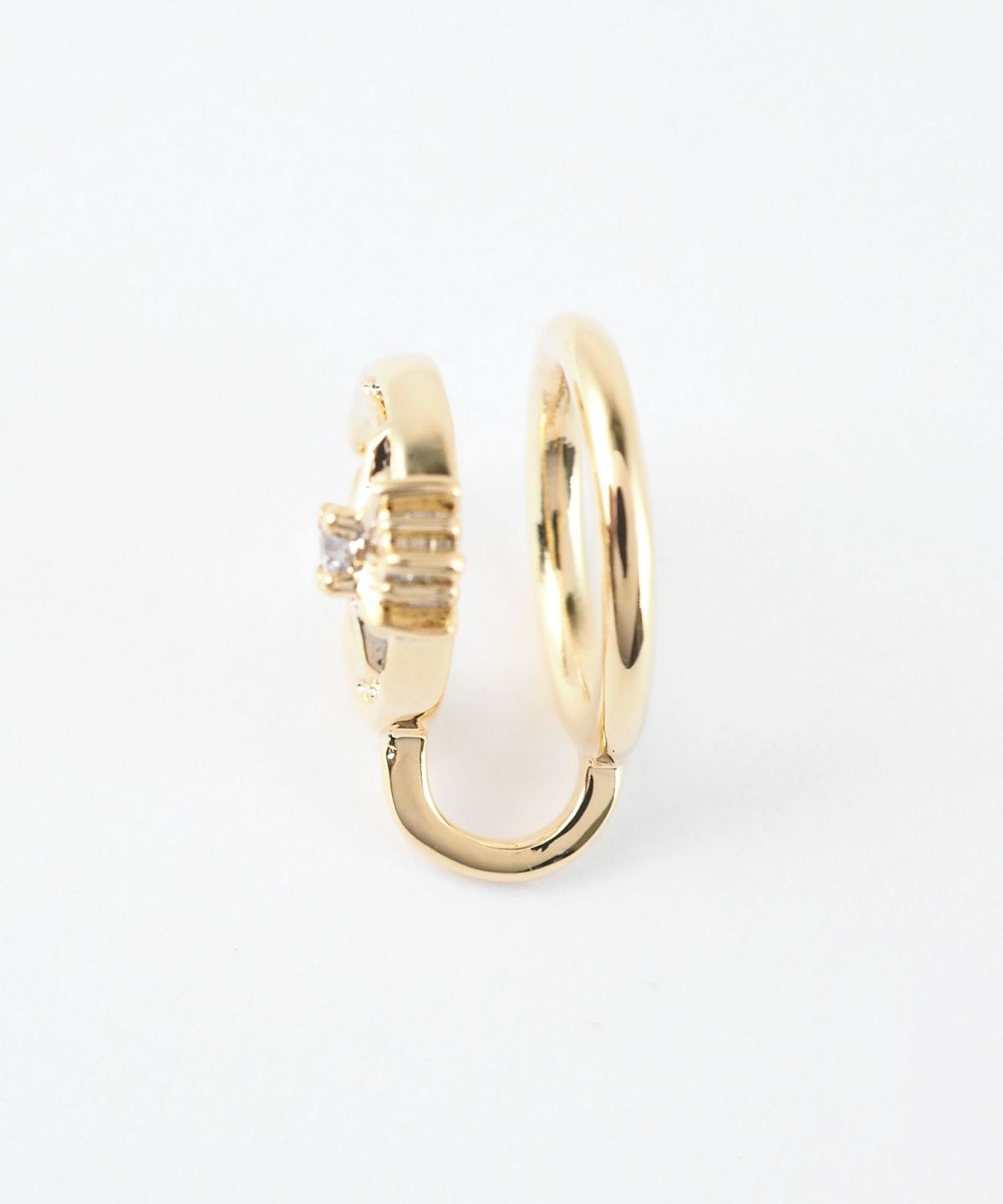 クレセントムーンストーンラウンドメタルイヤリング