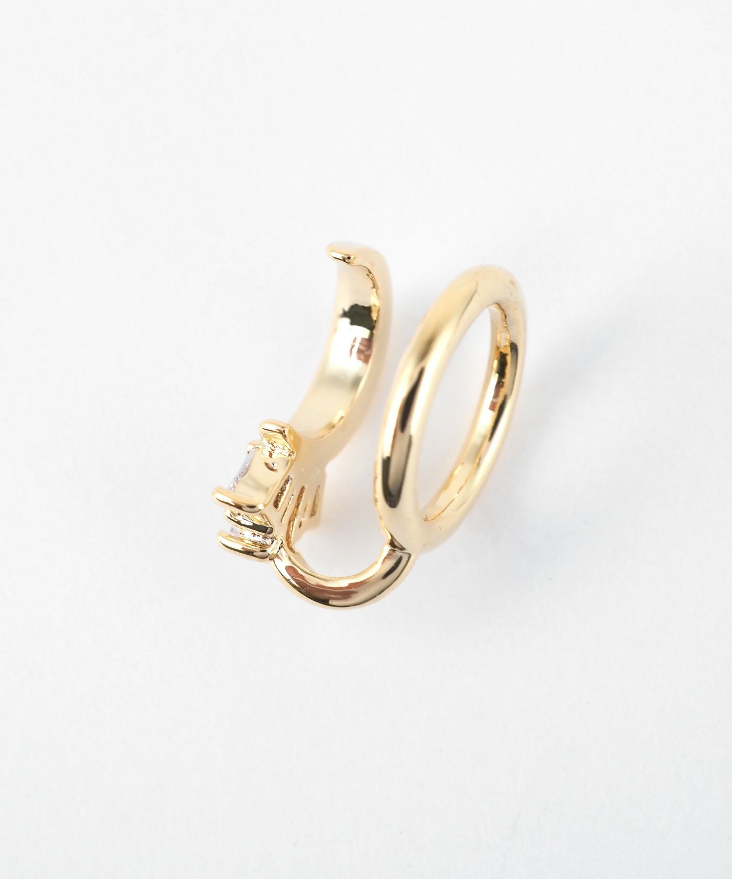 クレセントムーンバゲットキュービックラウンドメタルイヤリング