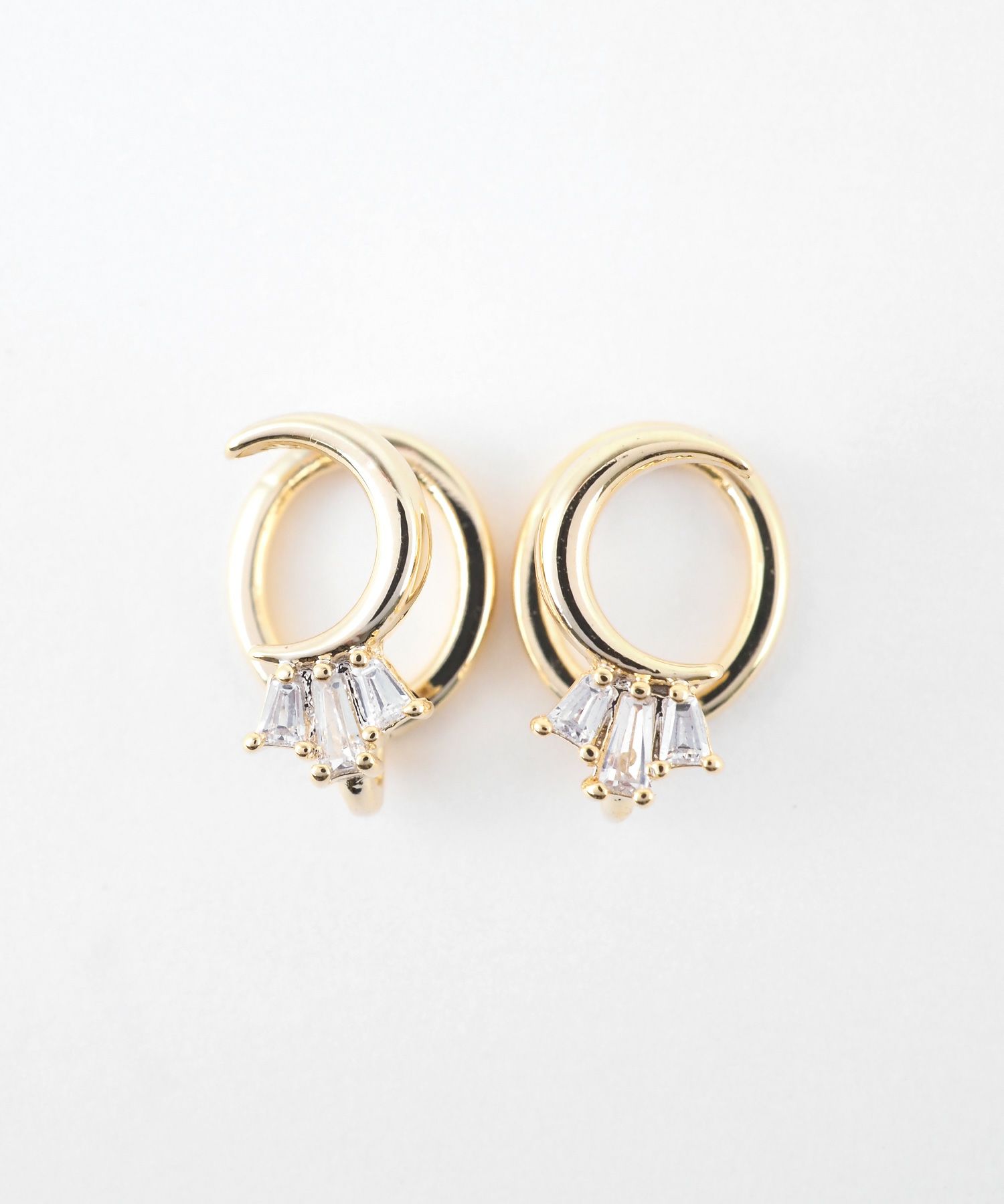 クレセントムーンバゲットキュービックラウンドメタルイヤリング