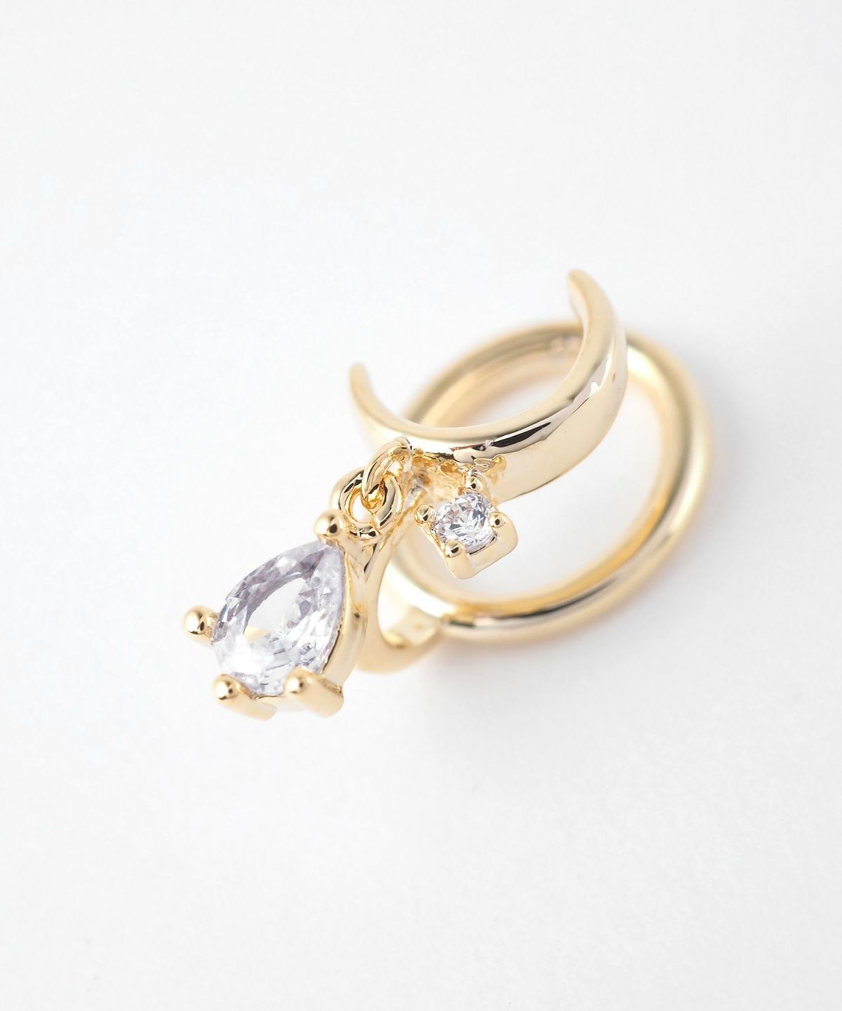 クレセントムーンドロップキュービックラウンドメタルイヤリング