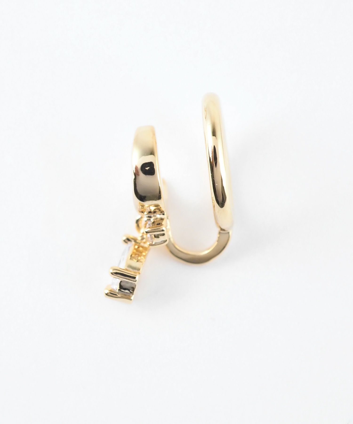 クレセントムーンドロップキュービックラウンドメタルイヤリング