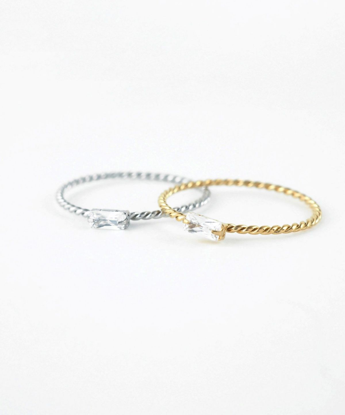 ツイストキュービックジルコニアサージカルステンレスリング