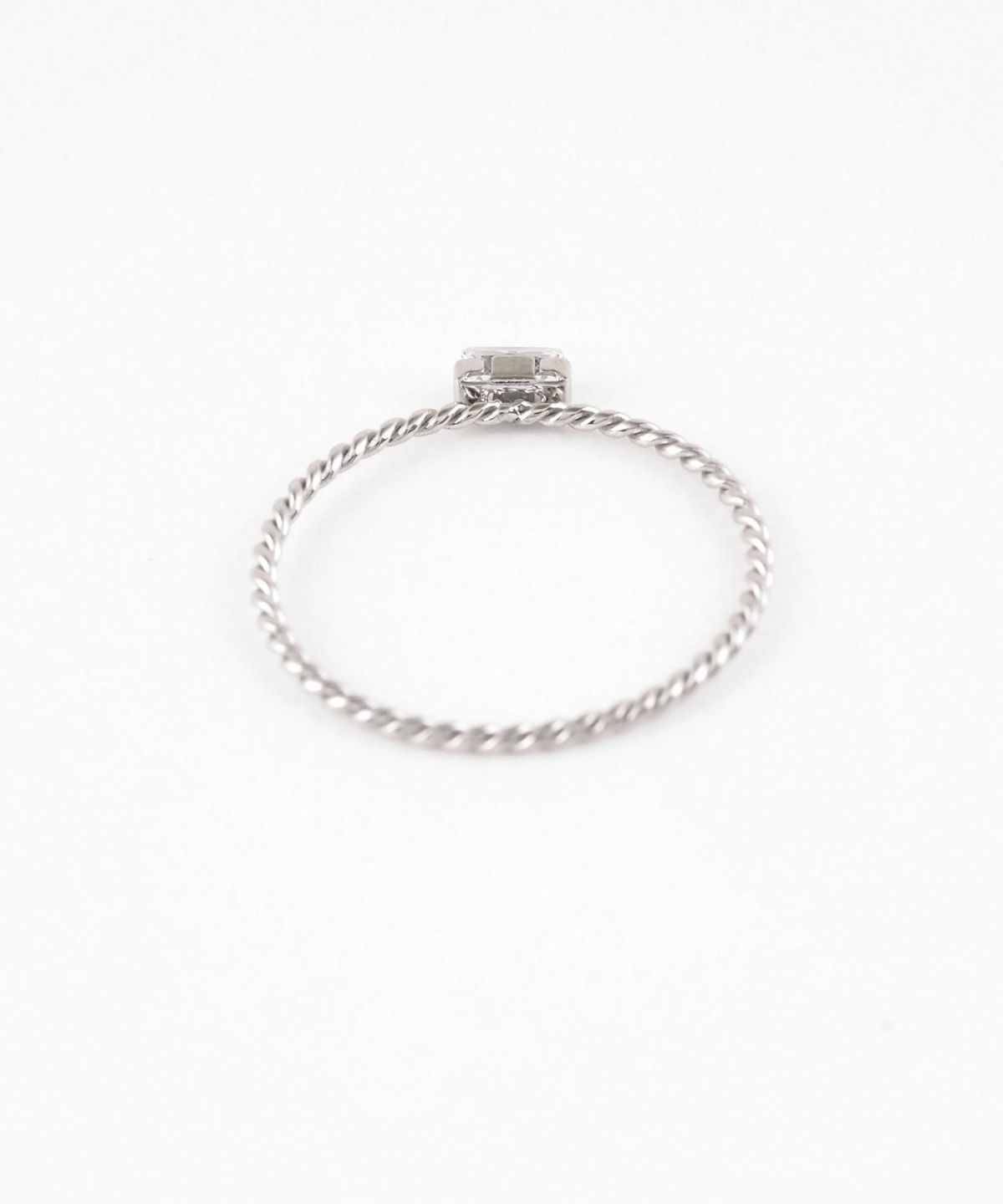 ツイストキュービックジルコニアサージカルステンレスリング