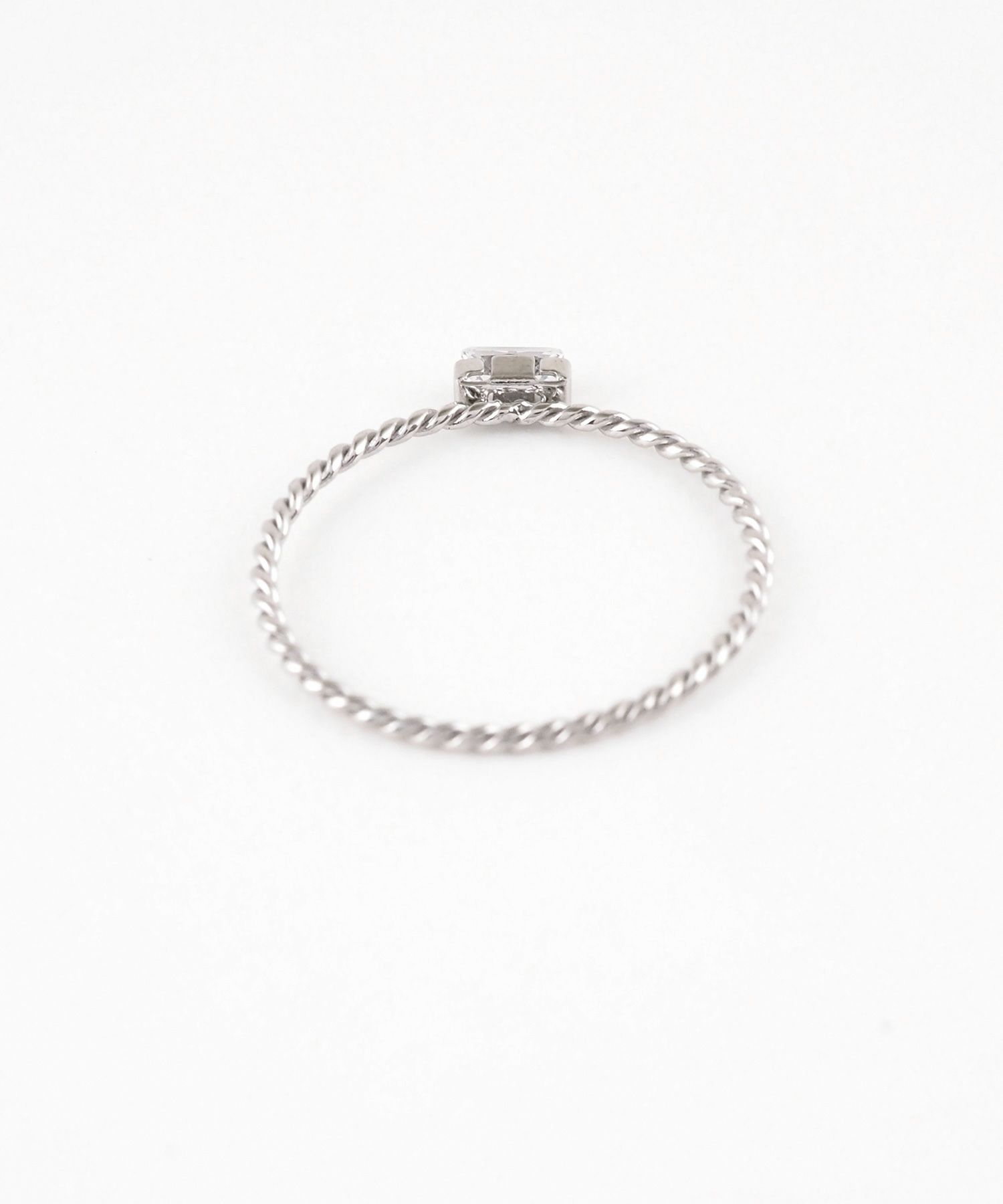 ツイストキュービックジルコニアサージカルステンレスリング