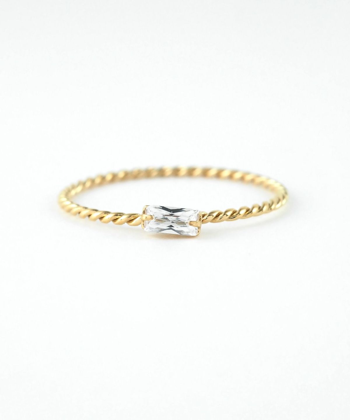 ツイストキュービックジルコニアサージカルステンレスリング